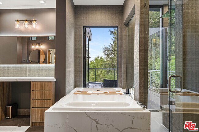 Building Photo - 3712 Broadlawn Dr