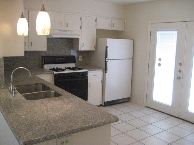 Building Photo - 10806 Lambert Cir