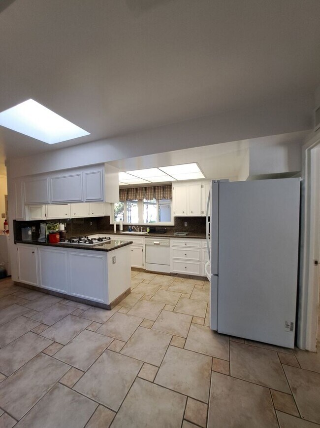 Building Photo - Beautiful Single Level Home on a Half Acre...