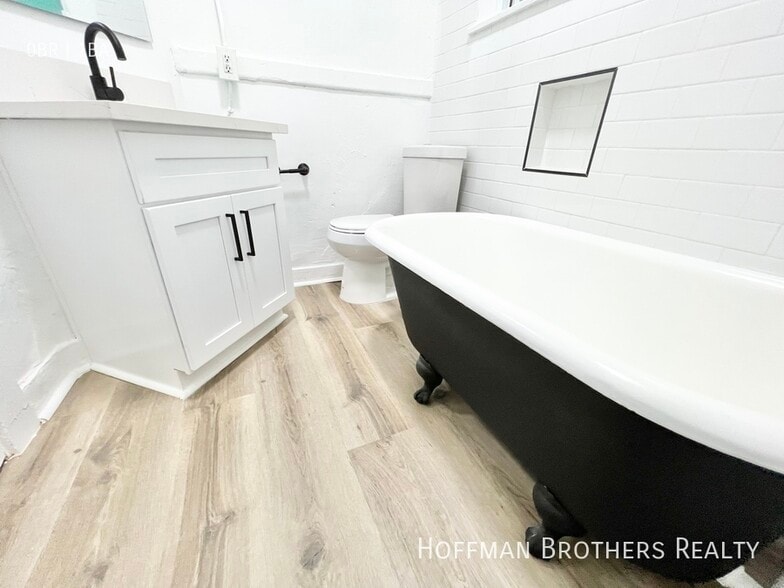 Building Photo - 1518 S Hope St