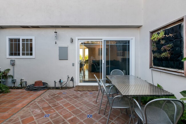 Building Photo - 6240 Tapia Dr