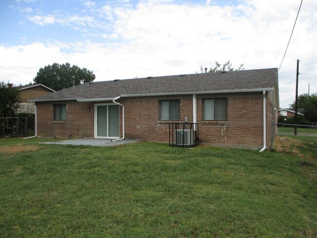 Building Photo - 4018 Ambrose Dr