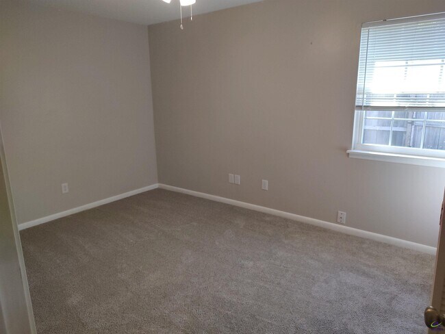 Building Photo - 606 Gawin Dr