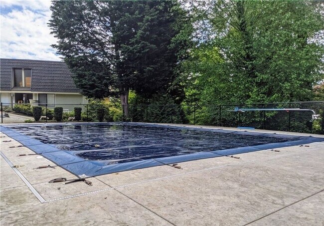 Building Photo - 2Bd/1.75Ba Kirkland Condo