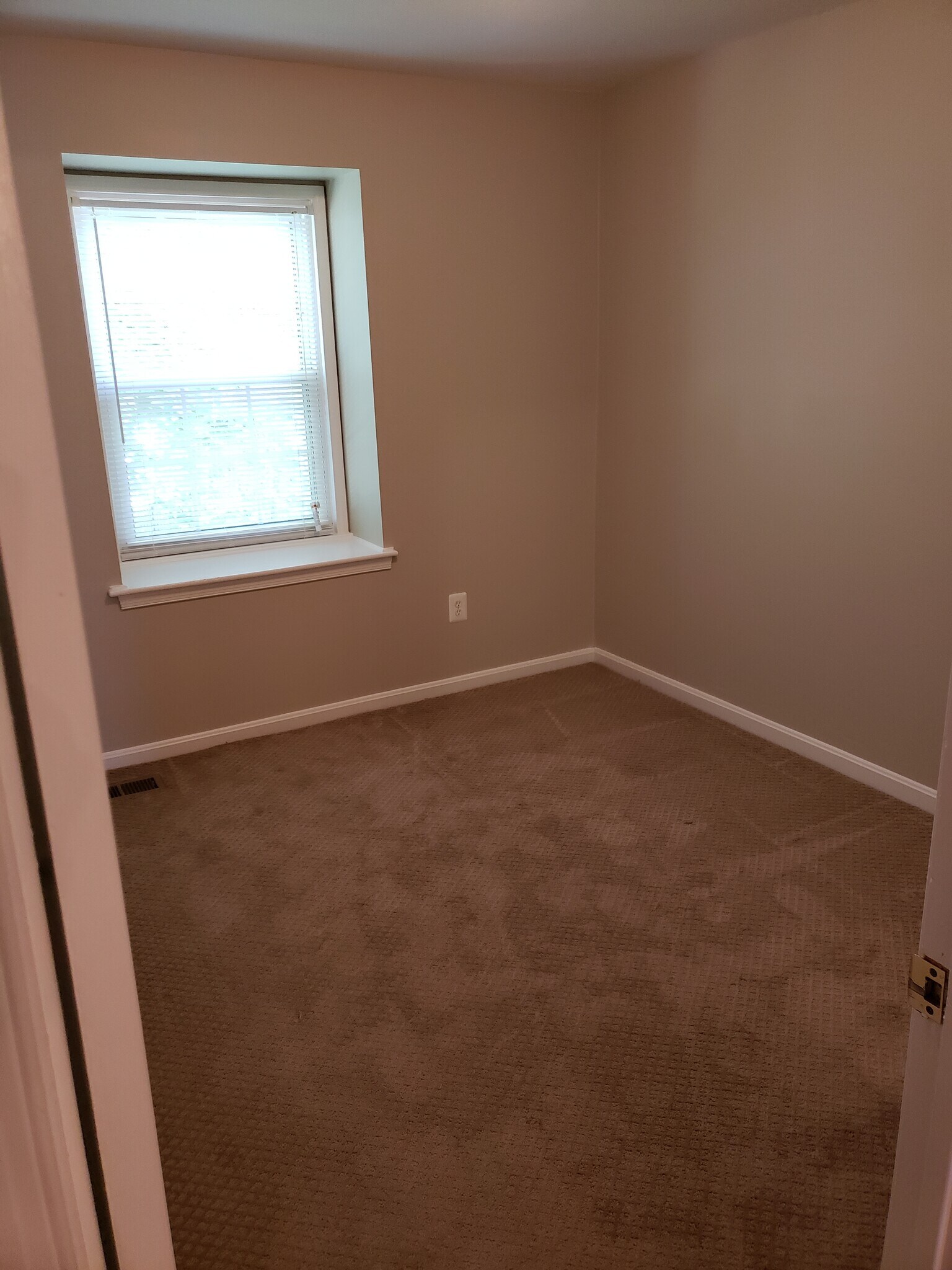 Building Photo - 9164 Broken Oak Pl