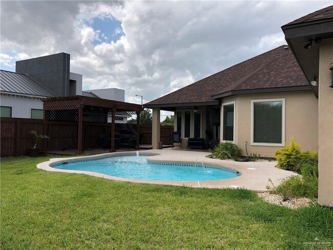 Building Photo - 25 Cornell Ave