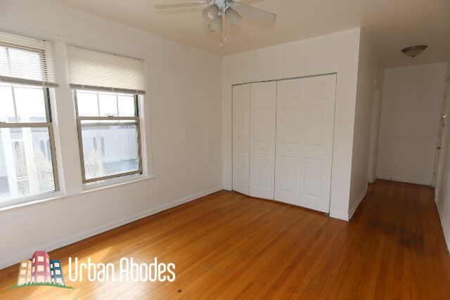 Building Photo - 3257 W Wrightwood Ave