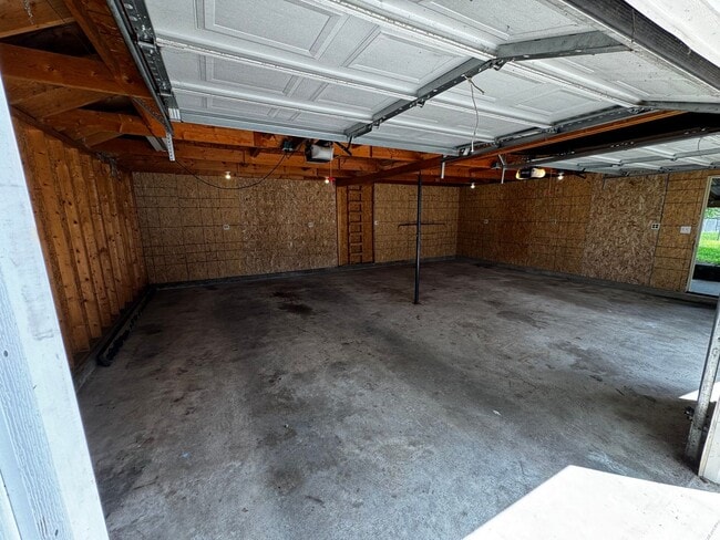 Building Photo - 3 bedroom, 2 bath House with 2 car detached garage