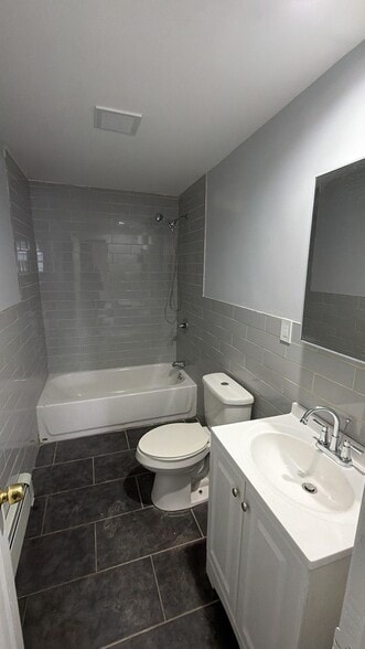 6 Rutgers Ave Bsmt - 8 Rutgers Ave