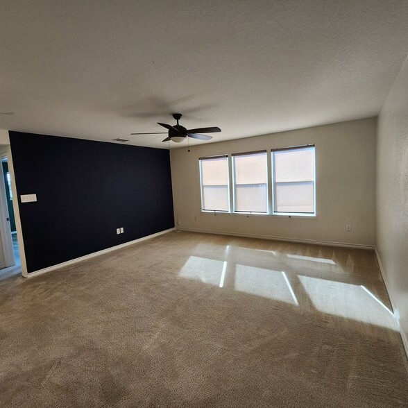 Building Photo - 330 Anchor