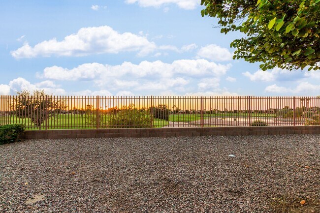 Building Photo - Gorgeous Golf Course Views in Gilbert, AZ!  MOVE-IN SPECIAL:  FIRST MONTH FREE!!!