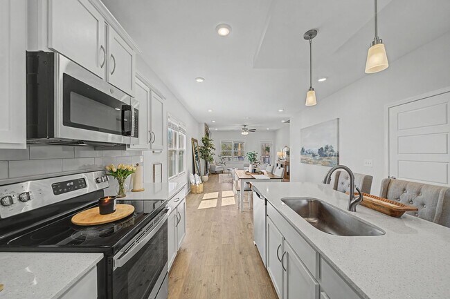 Building Photo - 2138 Ireland Wy