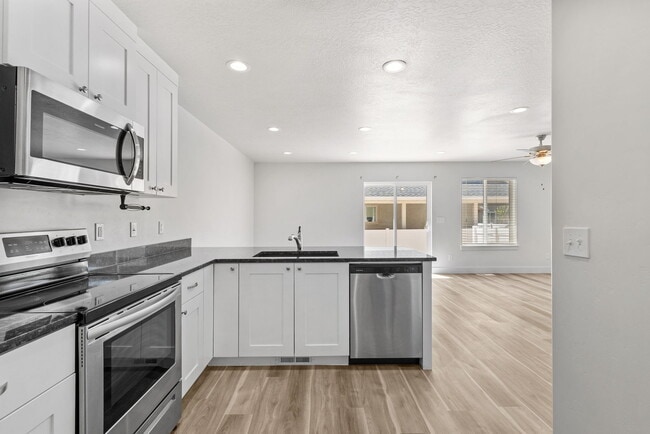 Building Photo - 917 N 100 W