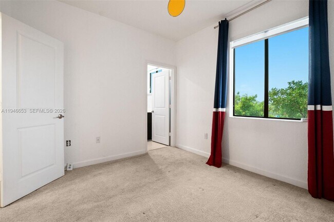 Building Photo - 20814 NE 5th Ct