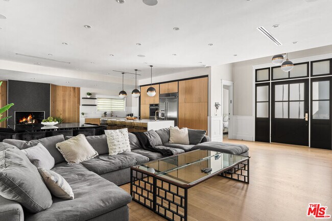 Building Photo - 13339 Margate St