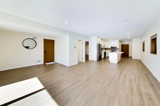 Building Photo - 1209 E Davis St