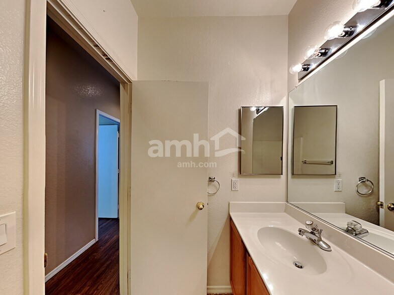 Building Photo - 614 W Mountain View Dr