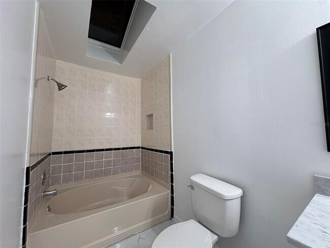 Building Photo - 1724 Foxhall Cir