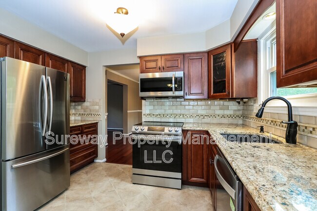 Building Photo - 44 Red Oak Dr