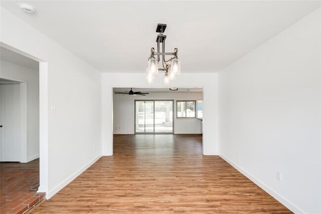 Building Photo - 703 Jetta Ct