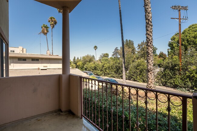 Building Photo - 12946 Valleyheart Dr