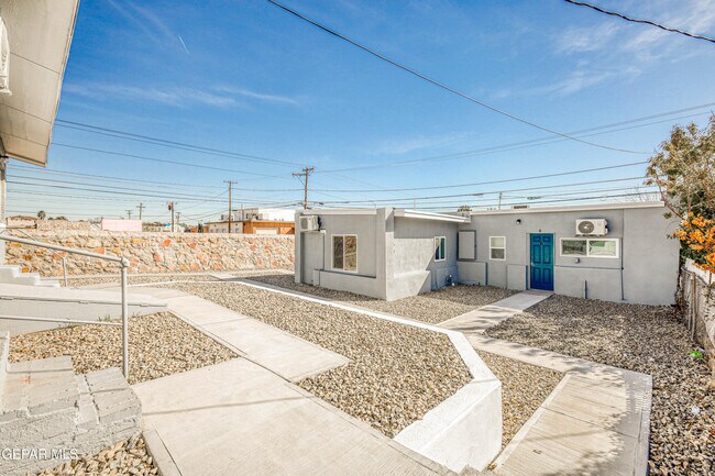 Building Photo - 3622 Douglas Ave