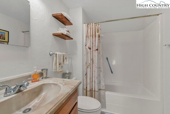 Building Photo - 303 Sugar Top Dr