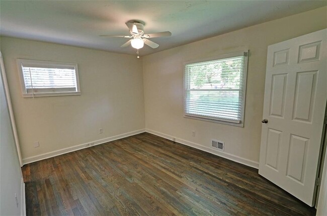 Building Photo - 4985 Crowe Dr SE