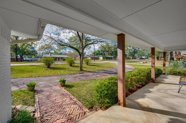 Building Photo - 215 Perryman Rd