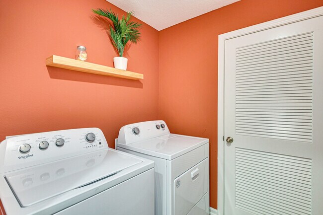 Building Photo - 134 Redbud Rd