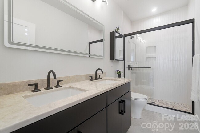 Building Photo - 5225 Glenwalk Dr
