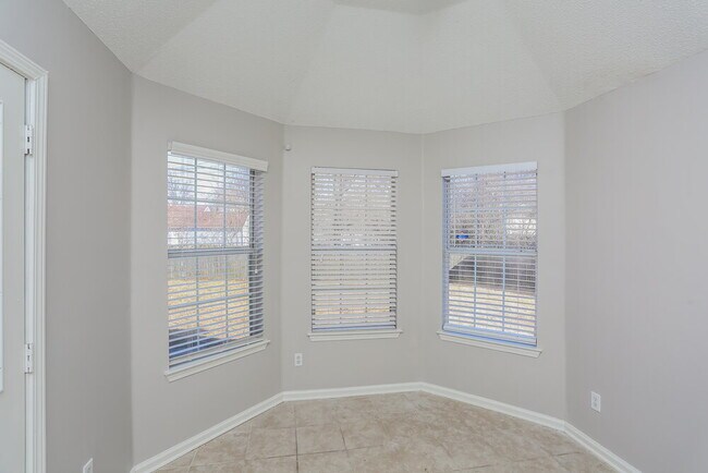 Building Photo - 5912 Chadwell Rd