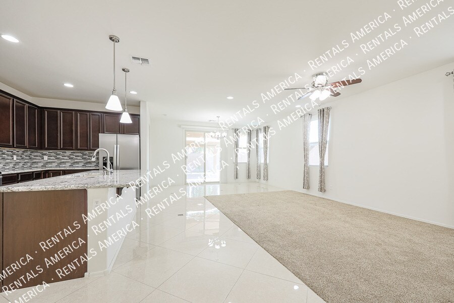 Building Photo - 10915 E Calypso Ave