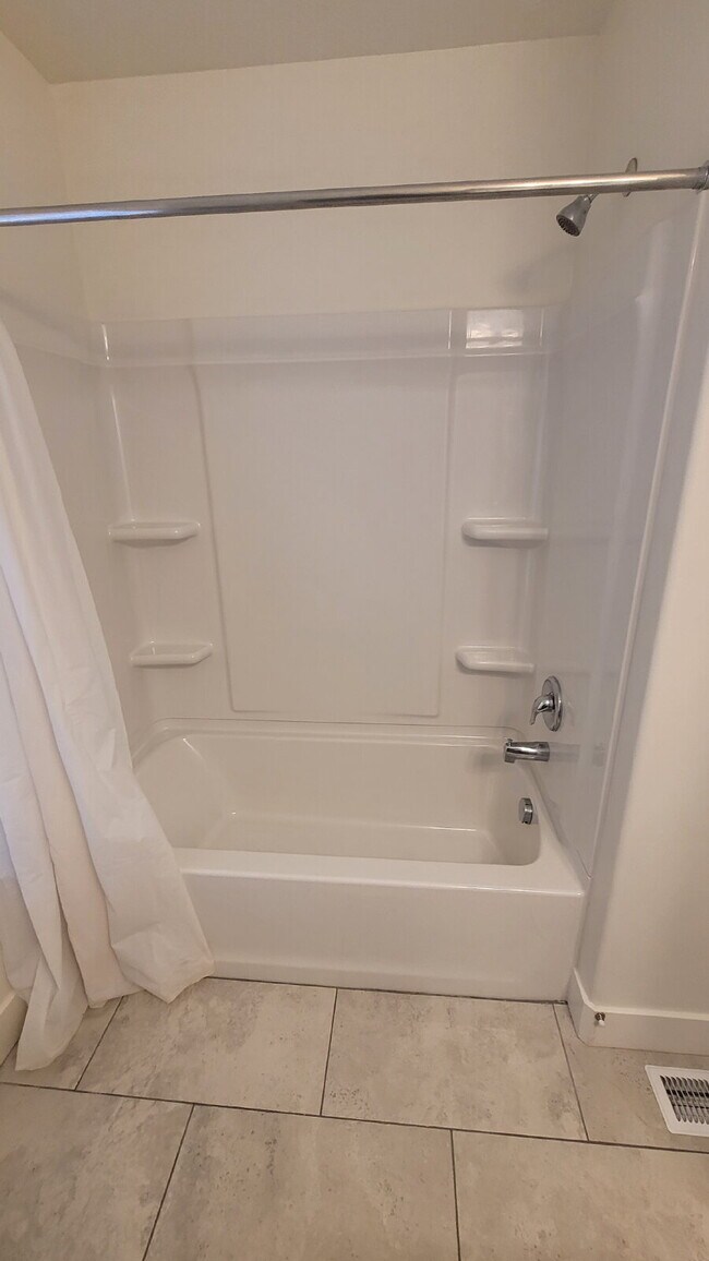 Building Photo - 3 bed 2.5 bath home for Rent. Pet Friendly!