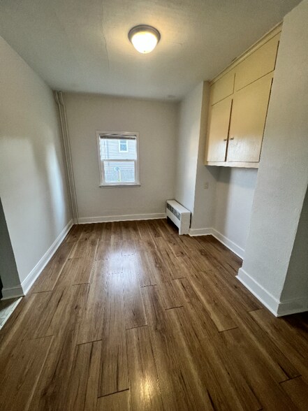 Building Photo - 213 S Hubbard St