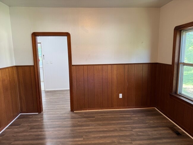 Building Photo - 311 N Green Ave