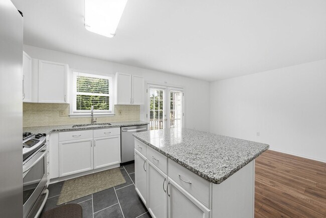 Building Photo - 46733 Woodmint Terrace