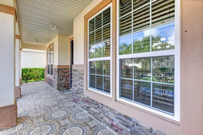 Building Photo - 127 Rockcreek Dr