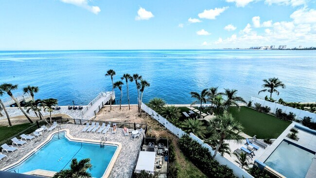 Building Photo - Annual UNfurnished Siesta Key Gulf front 2/2 condo with water views!