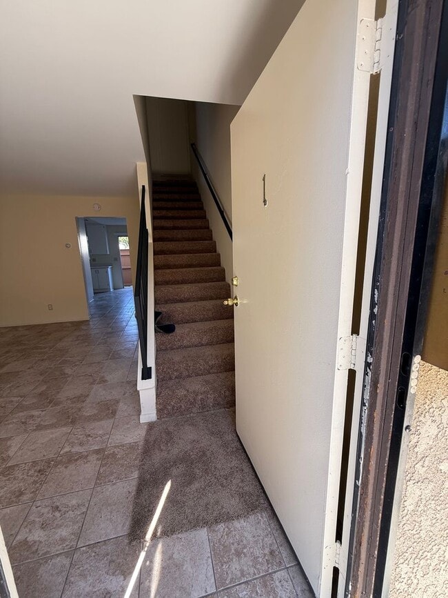 Building Photo - R09-011-MF