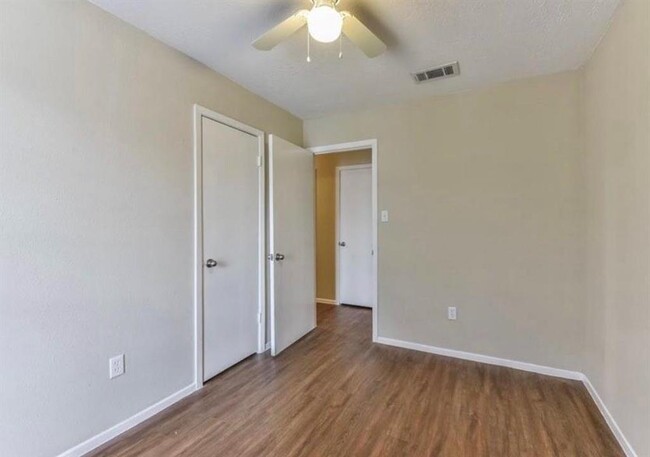 Building Photo - 4835 E Ridge Creek Dr
