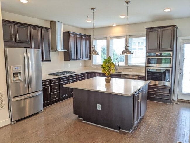 Building Photo - Gorgeous Newer Build (2019) 4 level townho...
