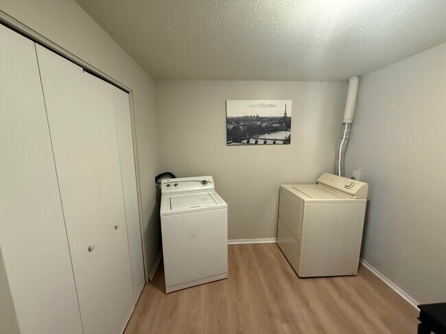 Building Photo - 205 Wheaton Ct