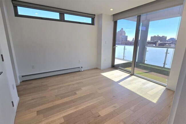 Building Photo - 40 Pinehurst Ave