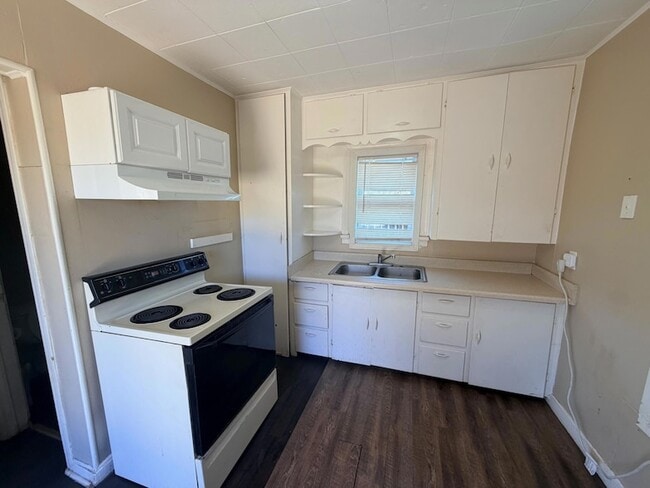 Building Photo - 2220 20th St