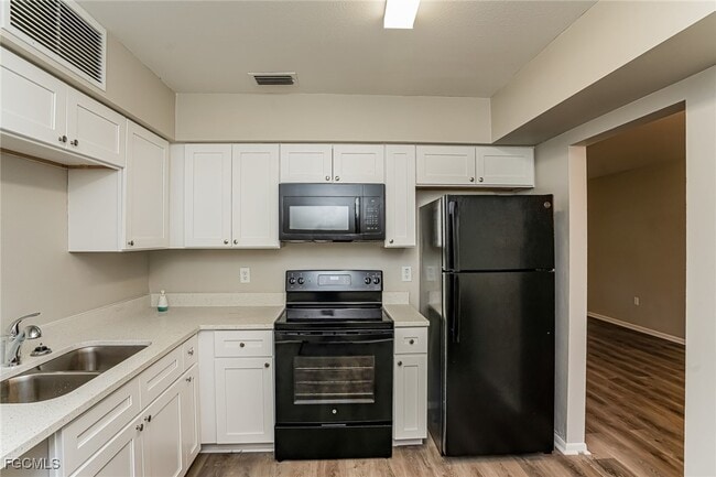 Building Photo - 604 Shamrock Blvd