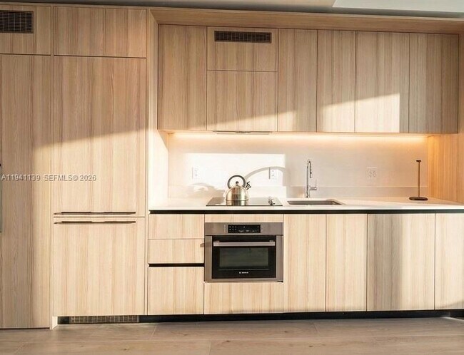 Building Photo - 225 N Miami Ave