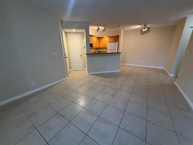 Building Photo - 3390 Pinewalk Dr N