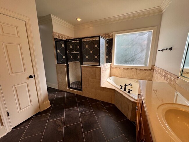 Building Photo - Eagle Ridge Golf Club!