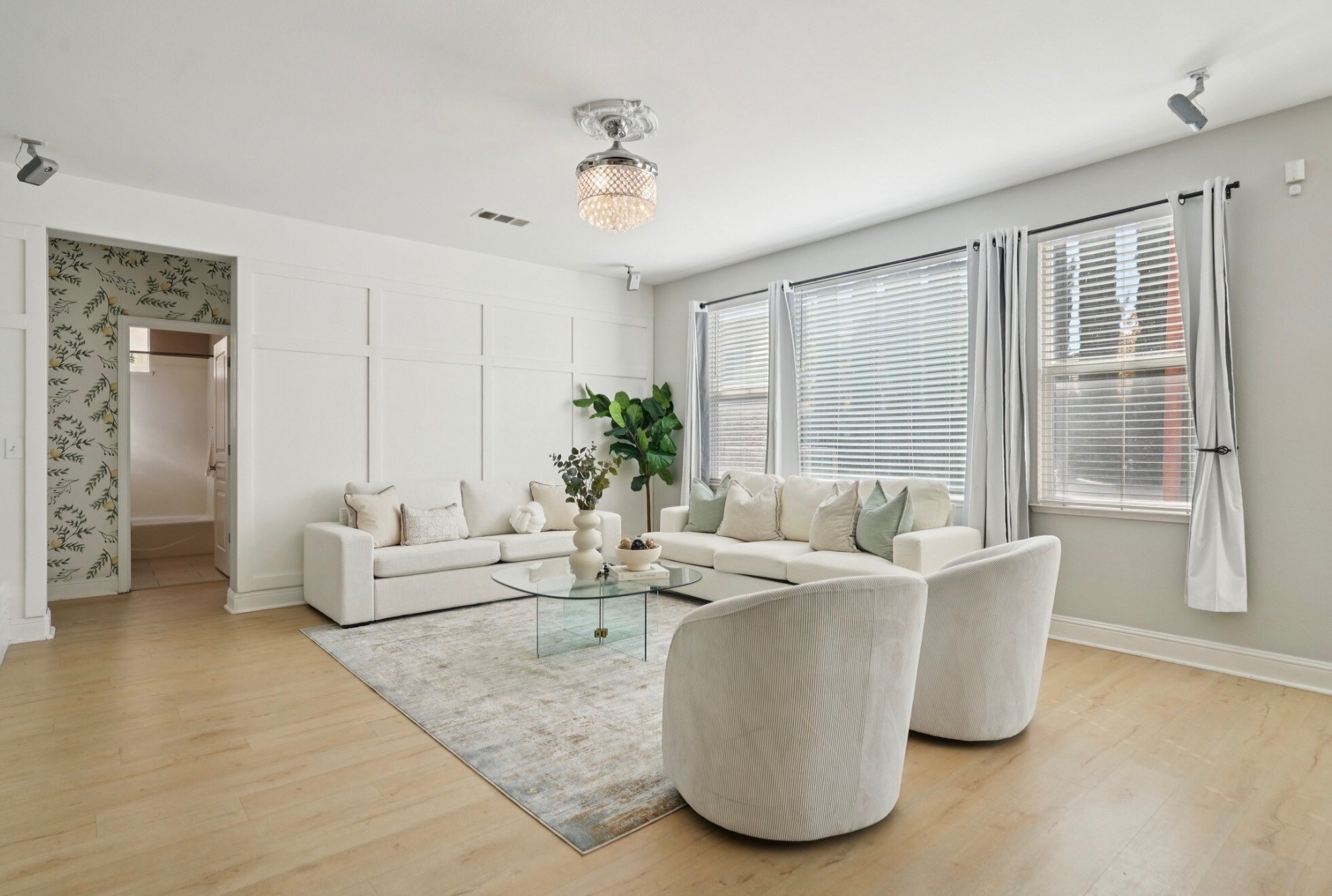 Building Photo - 2070 Katnich Ln